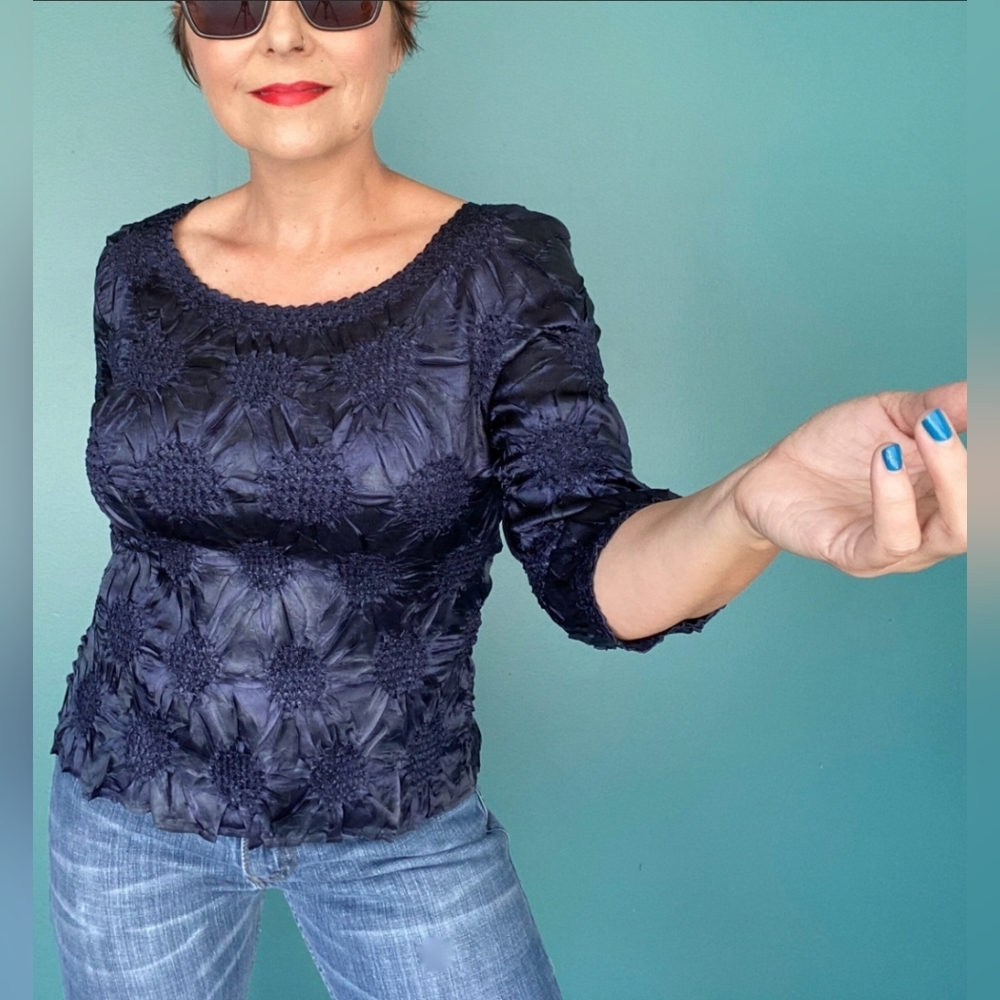 W D N Y fitted crinkle top Size XL